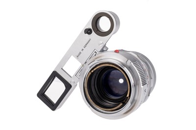 Lot 62 - A Leitz Summicron Dual-Range f/2 50mm Lens