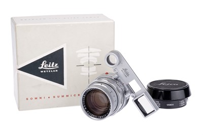 Lot 62 - A Leitz Summicron Dual-Range f/2 50mm Lens