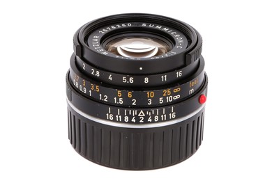 Lot 165 - A Leitz Summicron-C f/2 40mm Lens
