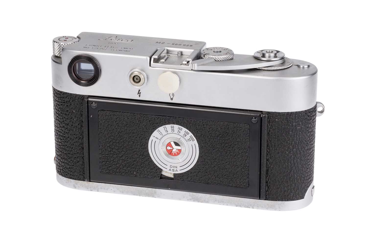 Lot 35 - A Leica M2 Rangefinder Camera