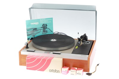 Lot 610D - A Thorens TD125 Mk II Turntable