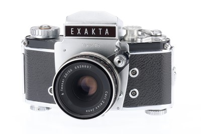 Lot 85 - An Exakta Varex IIb 35mm SLR Camera