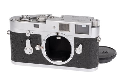 Lot 36 - A Leica M2 Rangefinder Camera Body