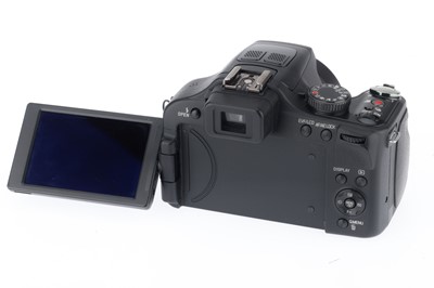 Lot 122 - A Leica V-LUX 3 Digital Bridge Camera