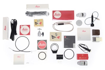 Lot 42 - A Selection of Small Leica Accessories