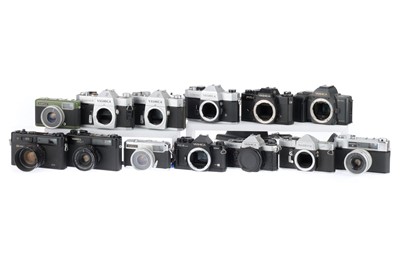 Lot 103 - A Tray of Yashica 35mm Cameras