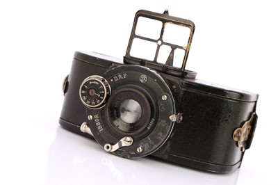 Lot 260 - An OTAG Amourette Camera