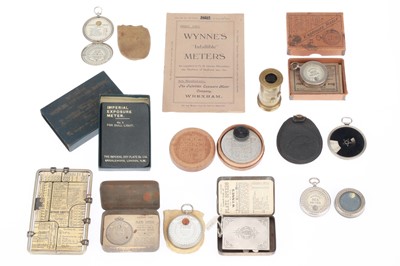 Lot 323 - A Selection of Vintage Exposure Meters and Calculators