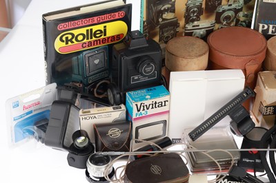 Lot 327 - A Selection of Mixed Photographica