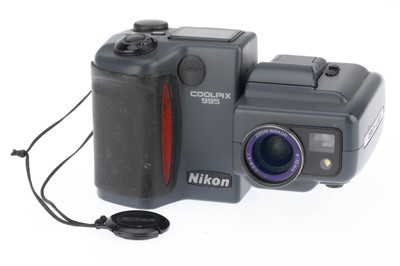 Lot 114 - A Nikon Coolpix 995 Digital Camera