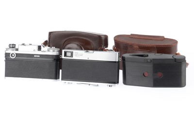 Lot 295 - A Selection of Film Cameras