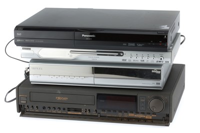 Lot 900 - A Selection of Recordable Media Devices and Players