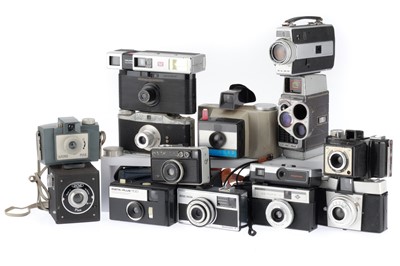 Lot 287 - A Mixed Tray of Cameras