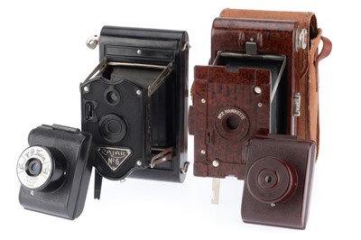 Lot 278 - A Group of Bakelite Cameras