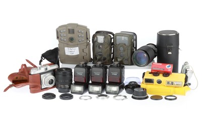 Lot 247 - A Selection of Mixed Cameras and Photographica