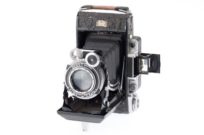 Lot 188 - A Zeiss Ikon Super Ikonta 532/2 Folding Medium Format Camera