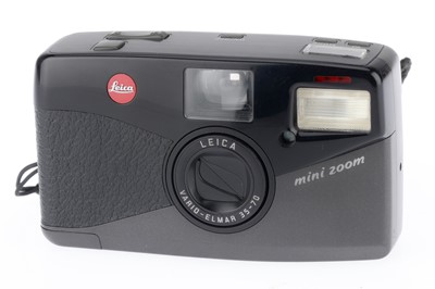 Lot 86 - A Leica Mini Zoom 35mm Compact Camera