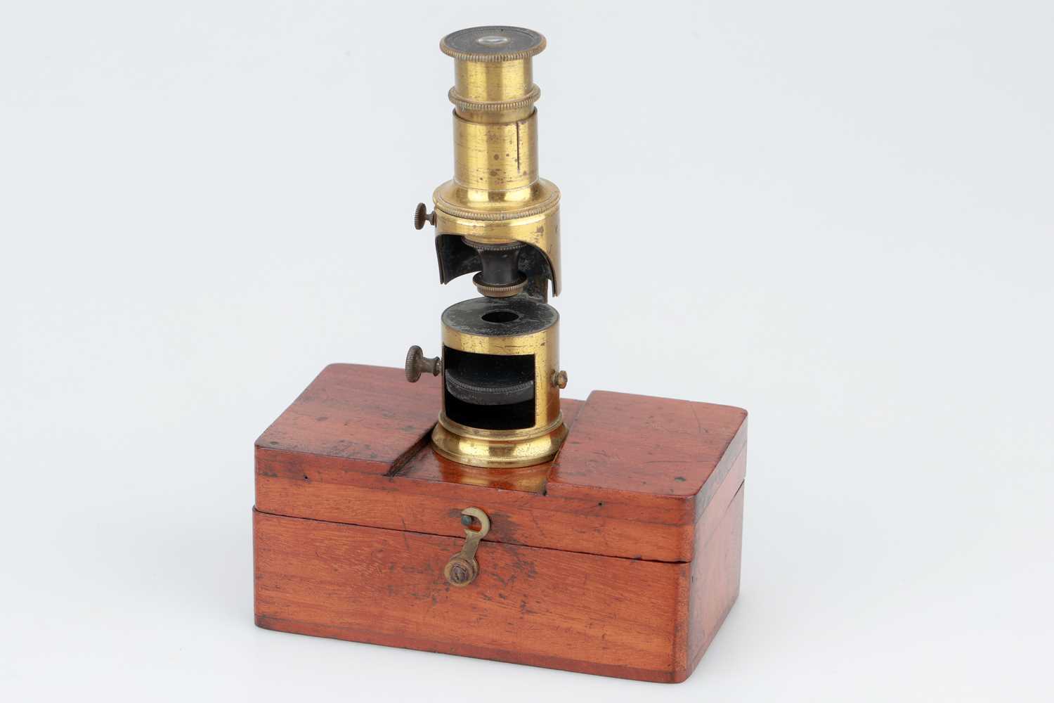 Lot 627 - French 'Microscope de Poche a Pression',