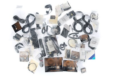 Lot 284 - A Selection of Olympus OM System Flash Accessories and Cords