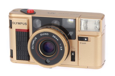 Lot 111 - An Olympus AFL Quick Flash Compact Camera