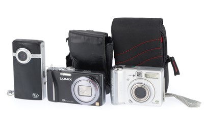 Lot 83 - A Group of Digital Cameras