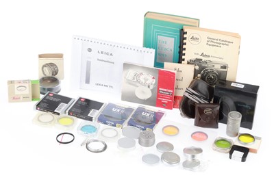 Lot 362 - A Selection of Leica Photographica