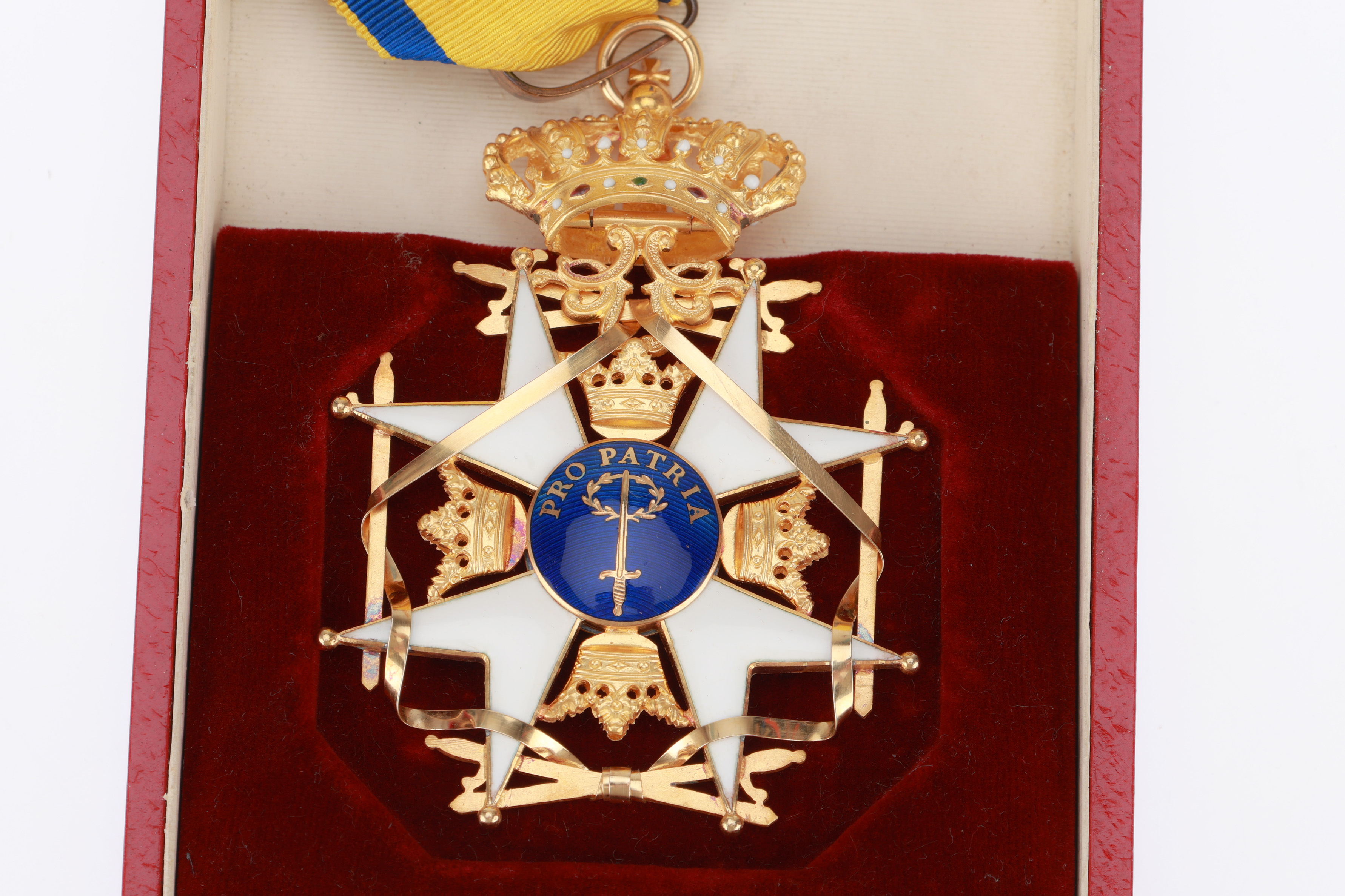 Lot 135 - Admiral Stuart Nicholson, Swedish Order of