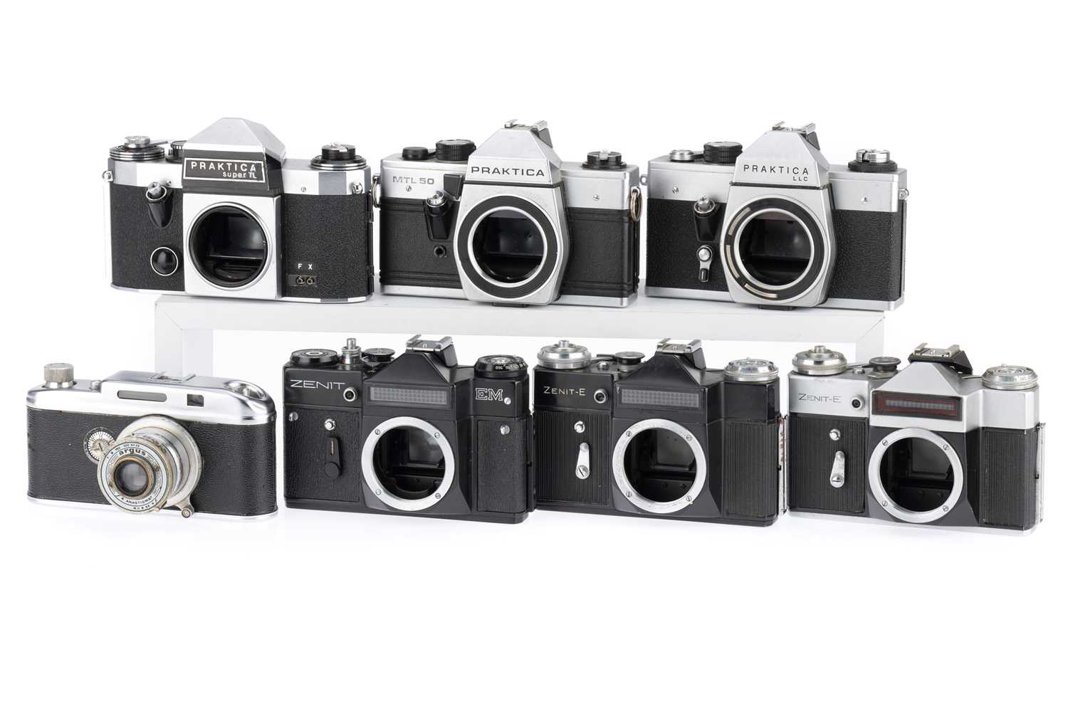 Lot 345 - A Selection of Russian and German SLR Cameras