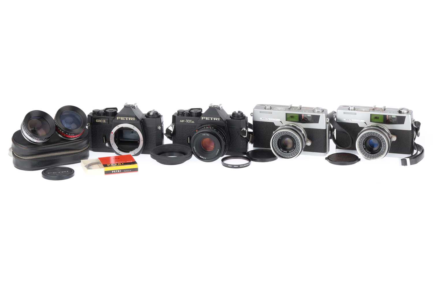 Lot 119 - A Group of Petri Cameras