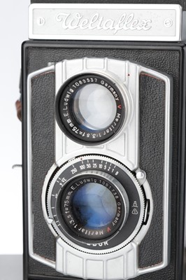 Lot 325 - A Mixed Selection of Cameras