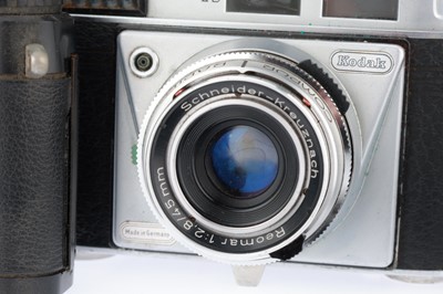 Lot 325 - A Mixed Selection of Cameras