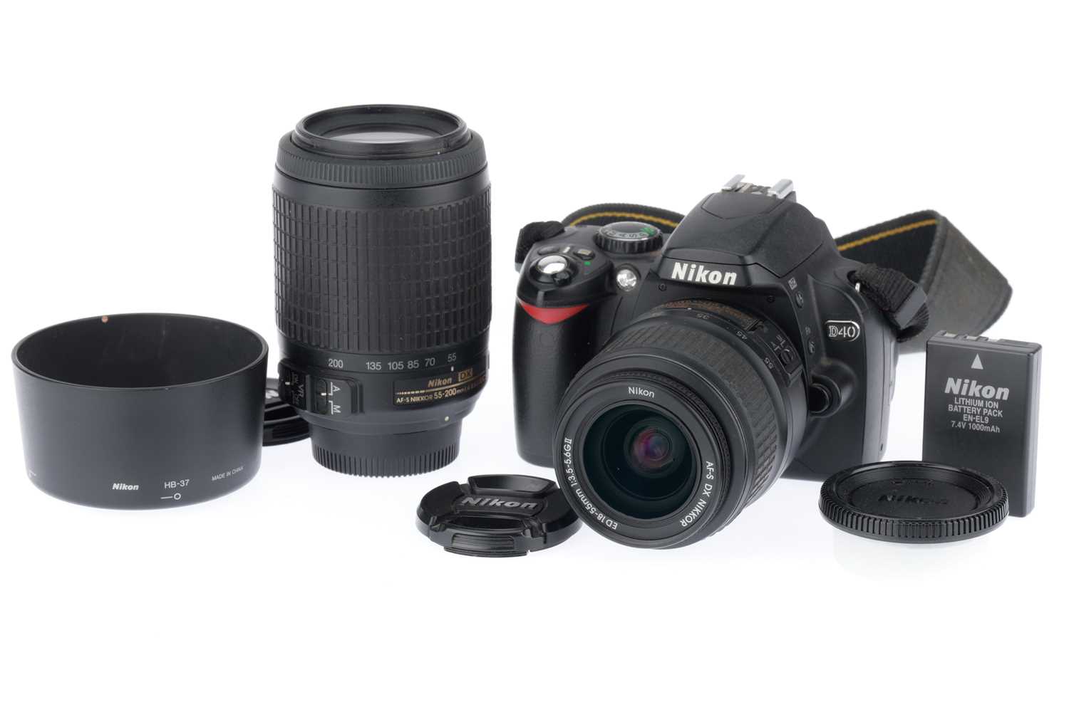 Lot 73 - A Nikon D40 Digital SLR Camera Outfit
