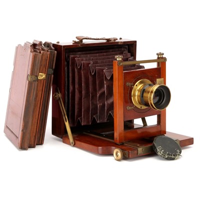 Lot 241 - A William Hume Prize Outfit Half Plate Mahogany Field Camera