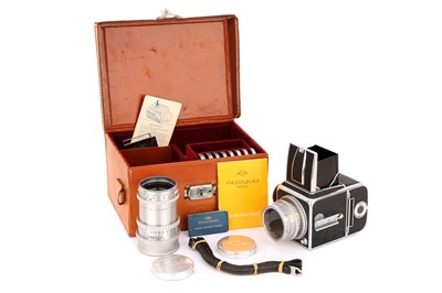 Lot 352A - A Hasselblad 1600F Medium Format Camera Outfit