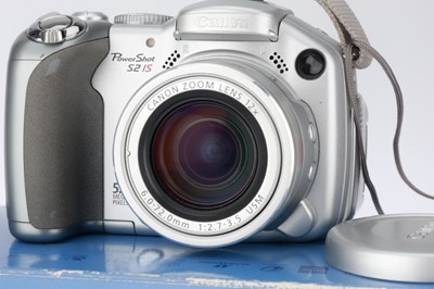 Lot 195 - A Pair of Digital Cameras