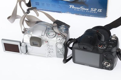 Lot 195 - A Pair of Digital Cameras