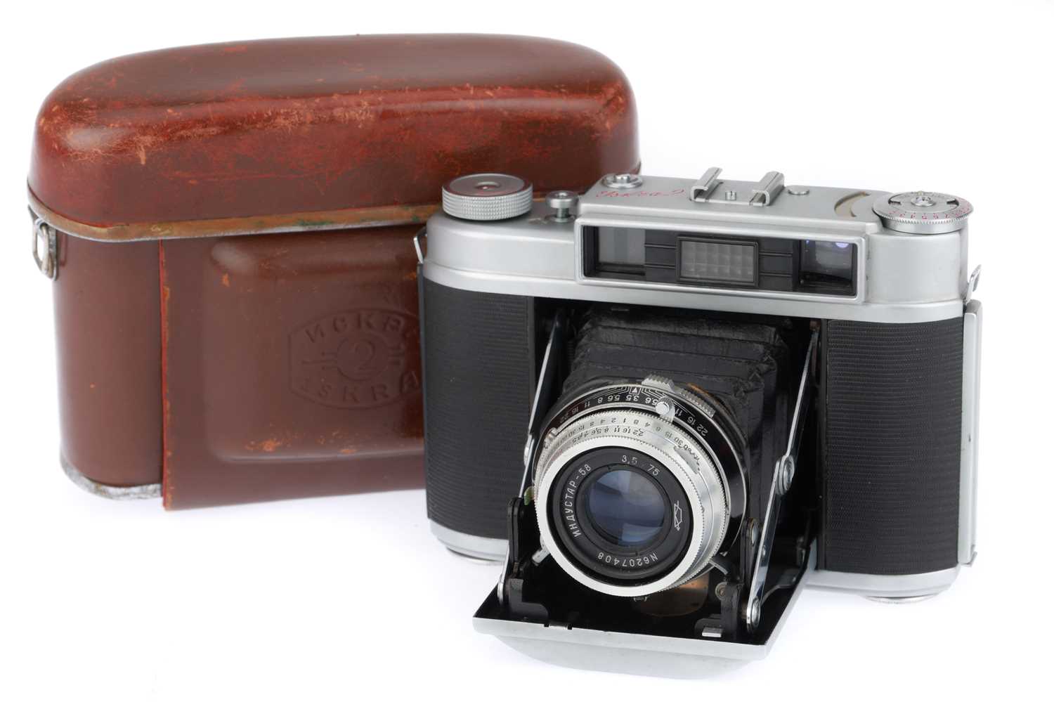 Lot 254 - A KMZ Iskra-2 Rangefinder Medium Format Camera