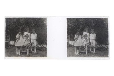 Lot 249 - French Table Stereo Viewer By Unis, Paris