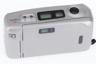 Lot 167 - A Kyocera Yashica T5 Compact 35mm Camera