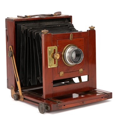 Lot 250 - A W. Middlemiss 'Popular' Half Plate Mahogany Field Camera