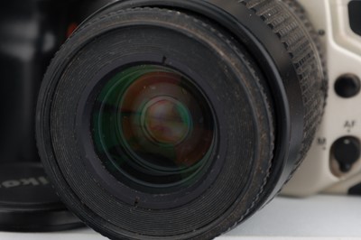 Lot 128 - A Group of Electronic SLR Cameras