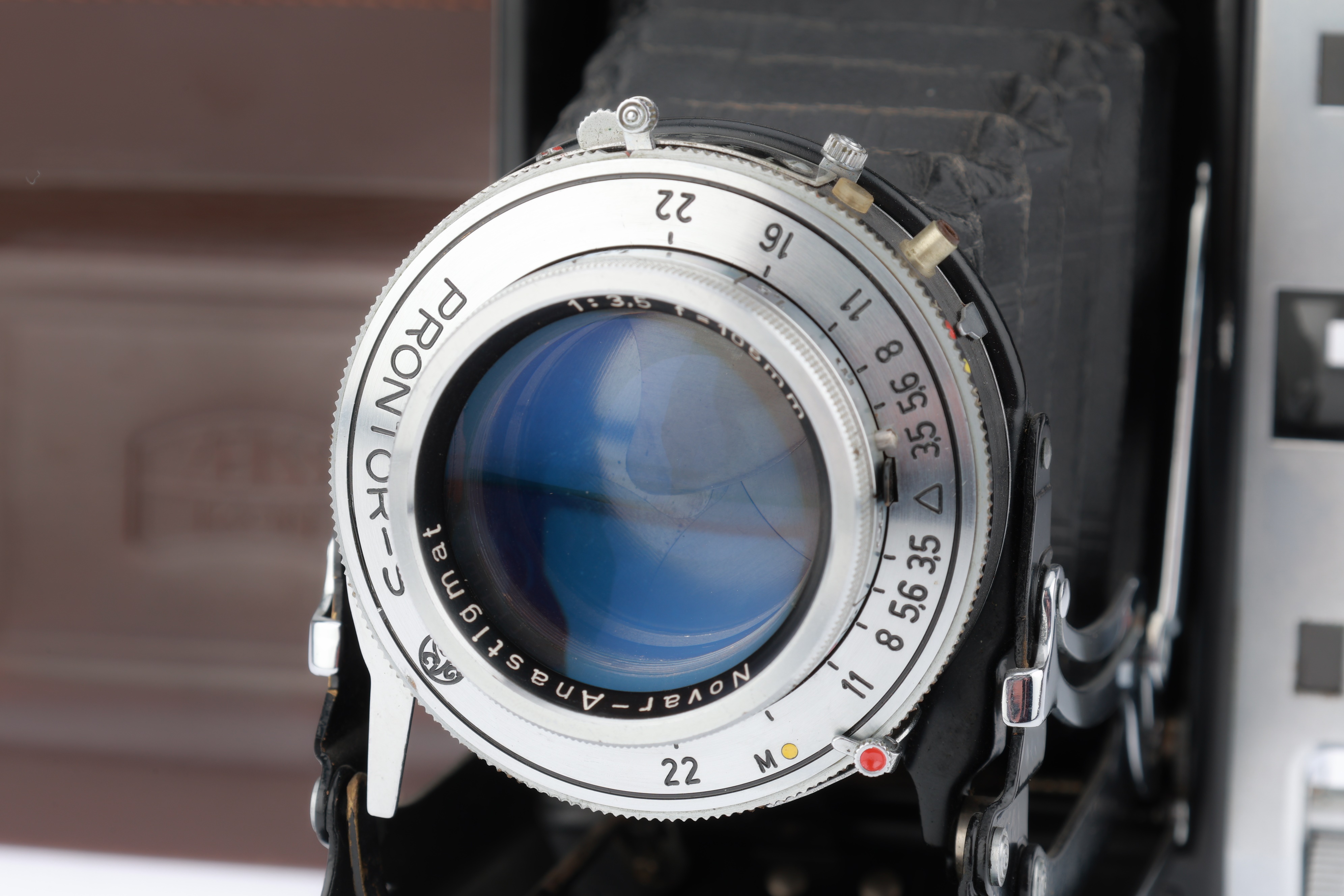 Lot 45 - A Zeiss Ikon Ikonta 524/2 Medium Format