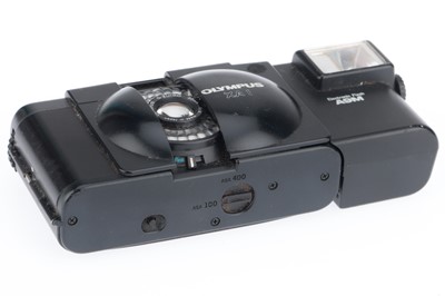 Lot 134 - An Olympus XA1 Viewfinder Camera