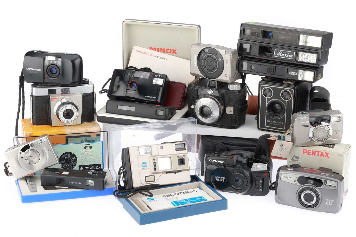 Lot 209 - A Mixed Selection of Cameras