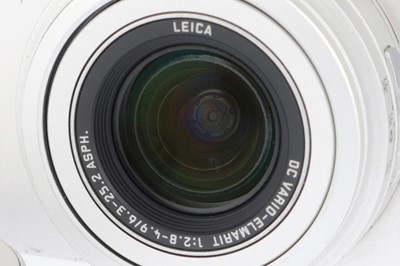 Lot 62 - A Pair of Leica D-LUX 3 Digital Compact Cameras