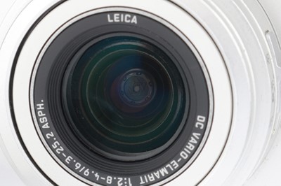 Lot 95 - A Pair of Leica D-LUX 2 Digital Compact Cameras