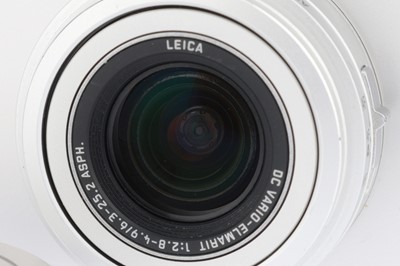 Lot 95 - A Pair of Leica D-LUX 2 Digital Compact Cameras
