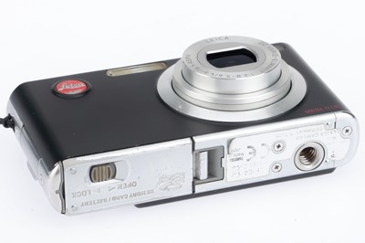 Lot 98 - A Leica C-LUX 2 Digital Compact Camera