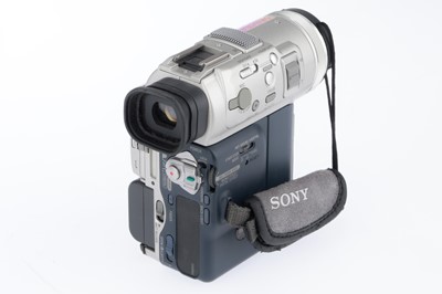 Lot 352 - A Sony Handycam PC100E Digital DV Camcorder