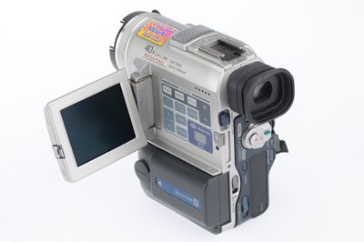 Lot 352 - A Sony Handycam PC100E Digital DV Camcorder